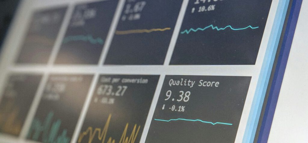 Monitor mit Prozessdaten & Diagrammen